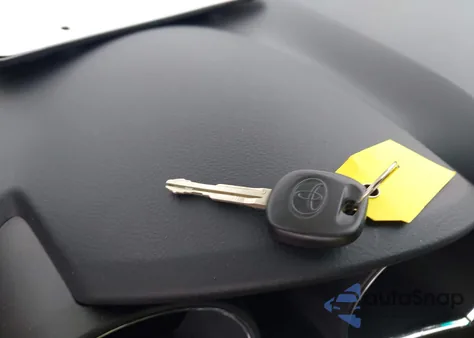 2011 Toyota Highlander Se V6 z USA, uszkodzony, nr VIN 5TDZK3EH5BS049387